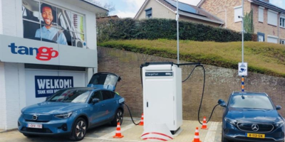 Ads-tech en Q8 snelladers met ladende auto's